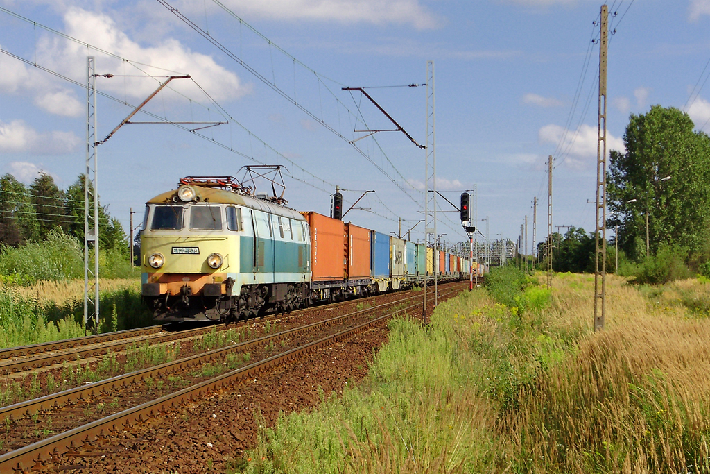 ET22-879