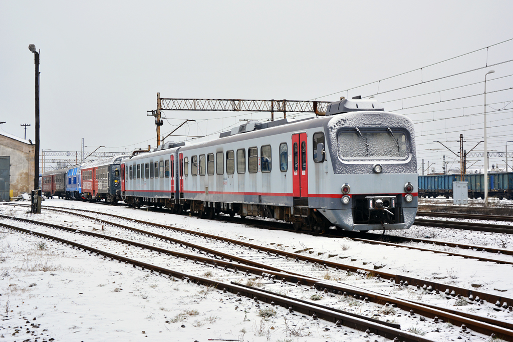 SN83-003