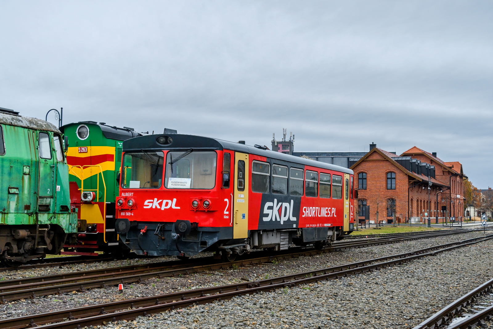 810 569-4