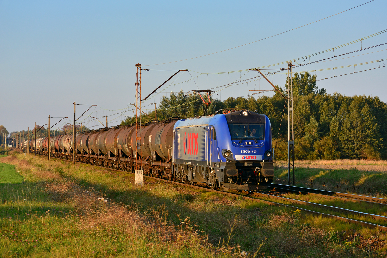 E4DCUd-005