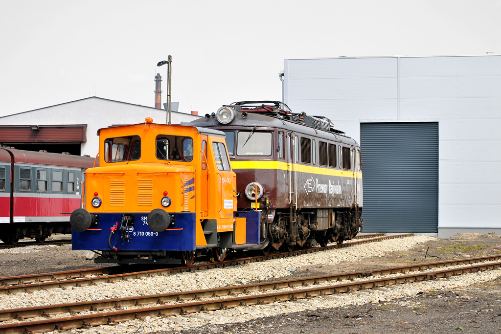 SM04-742