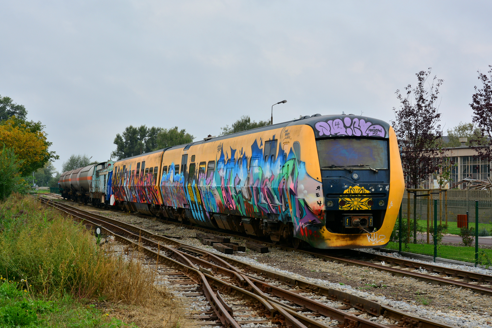 DM90