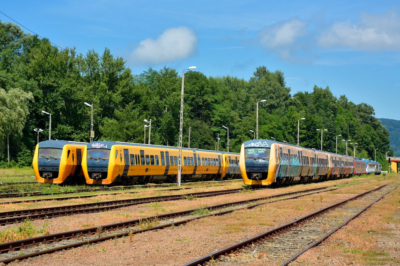 DM90