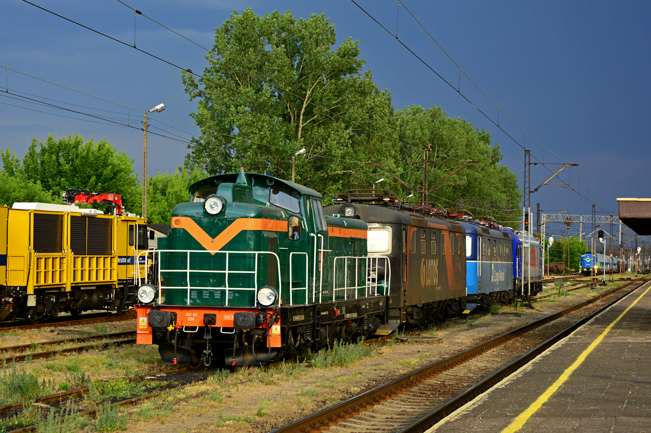 SU42-536