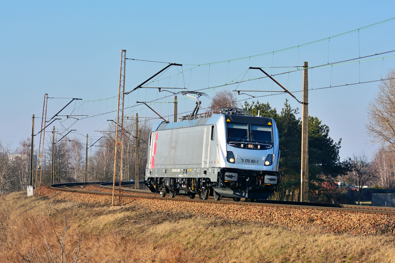 E594-011