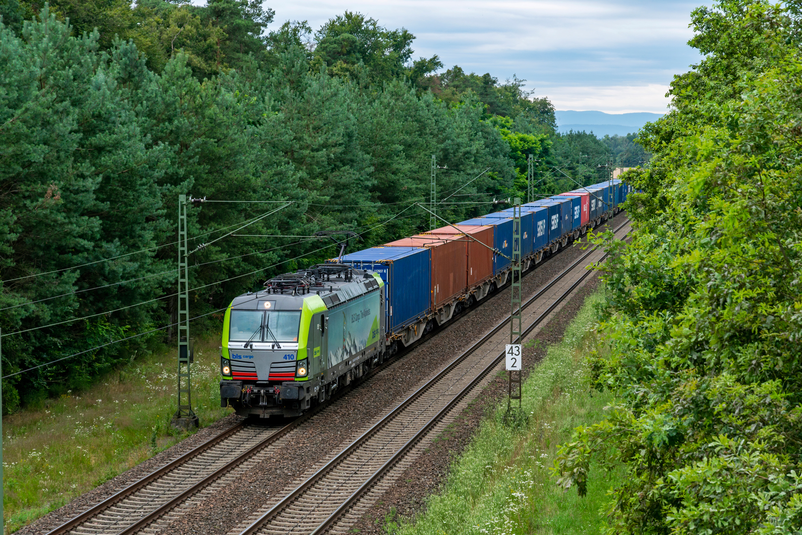 475 410