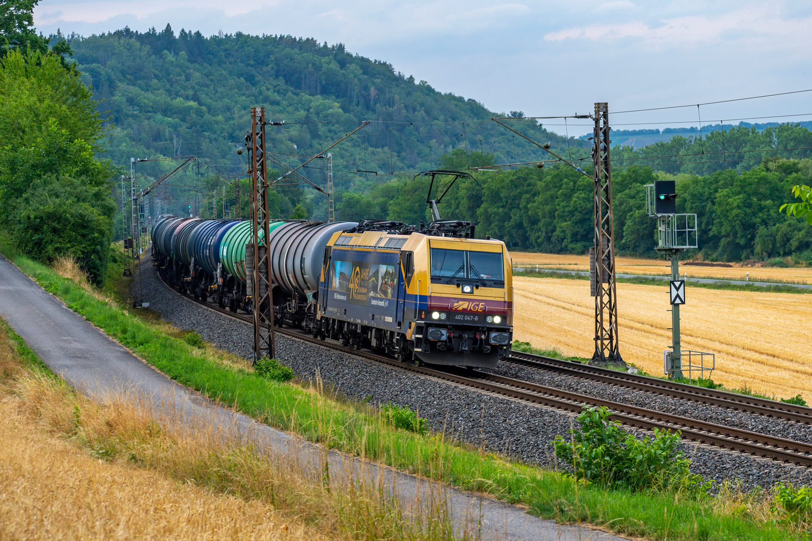 482 047-8