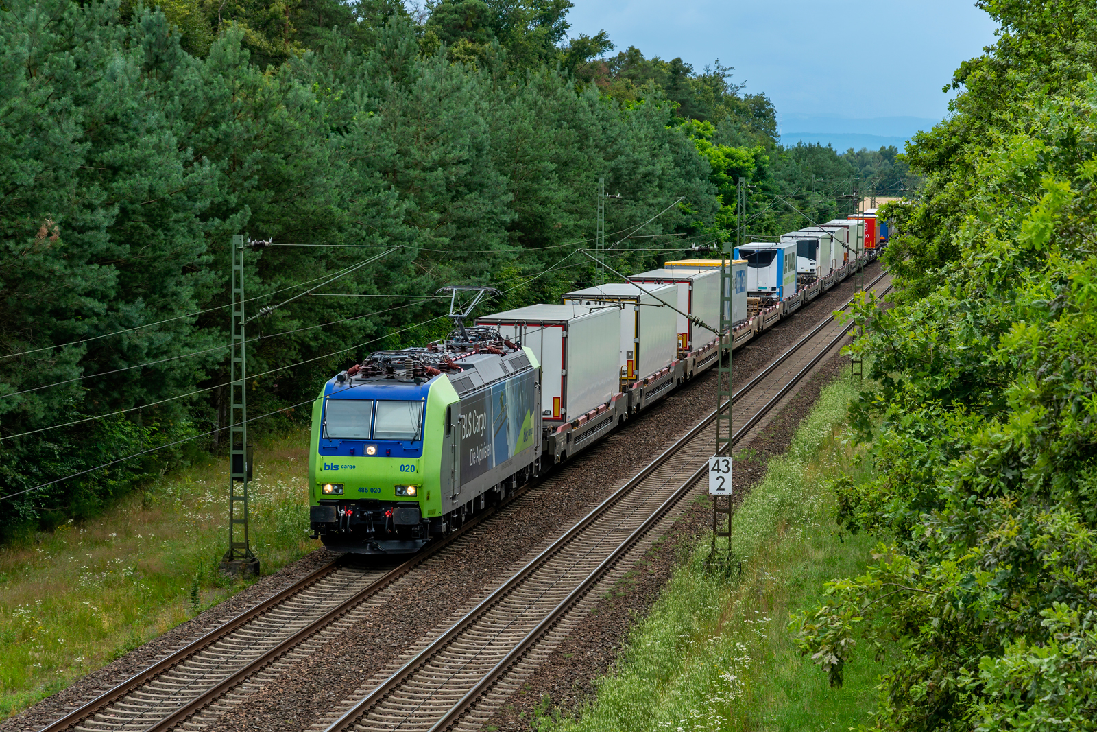 485 020