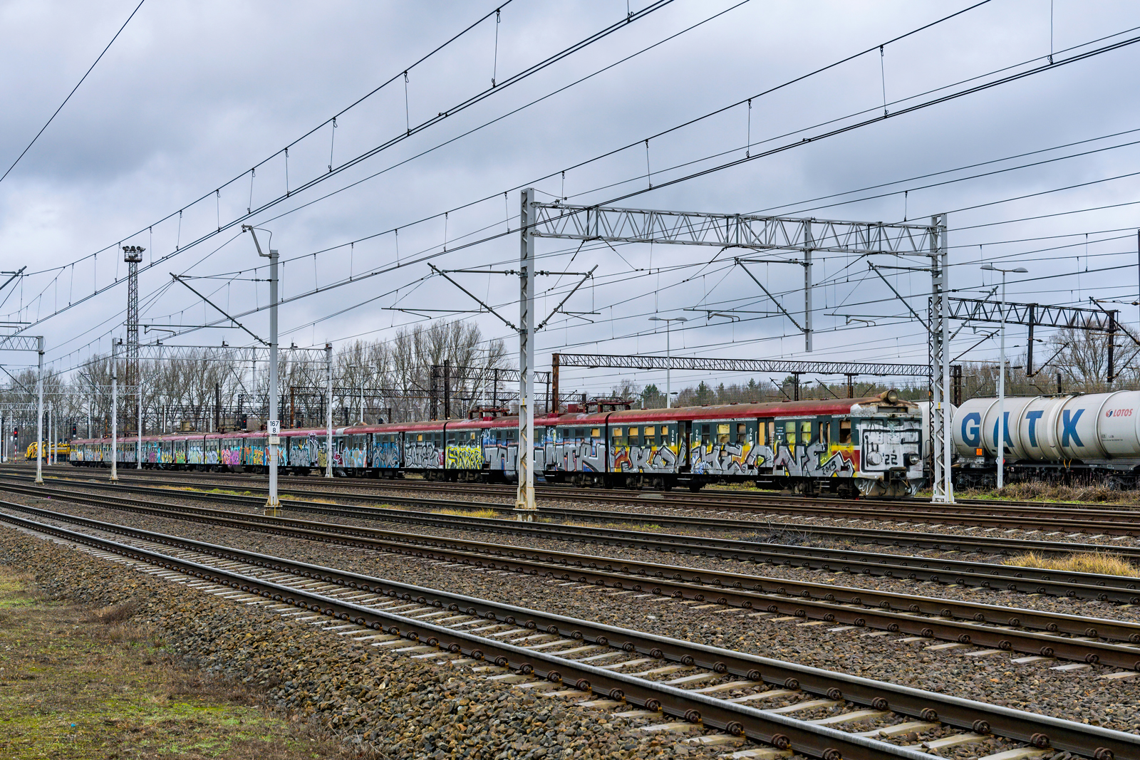 EN57-1822