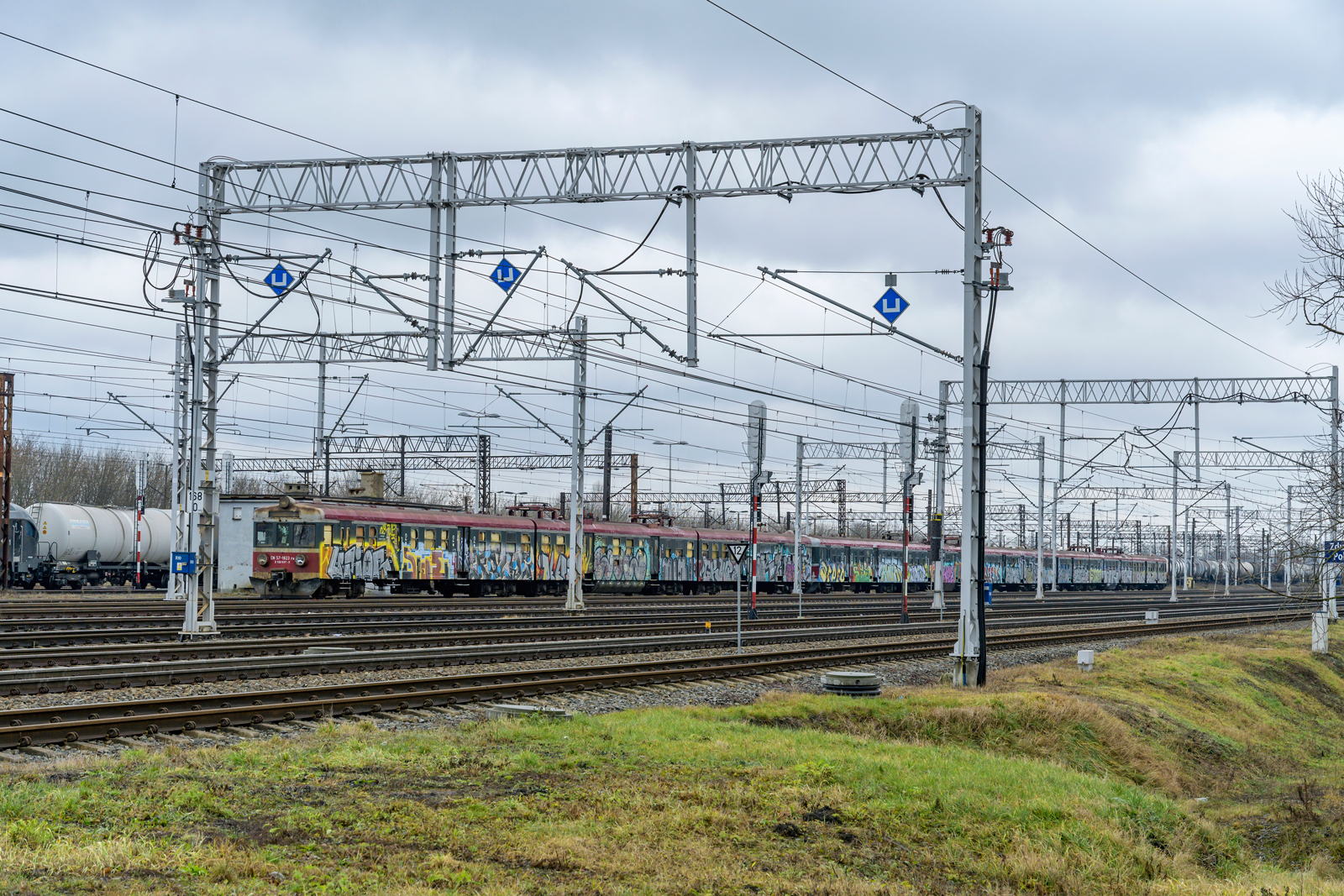 EN57-1823