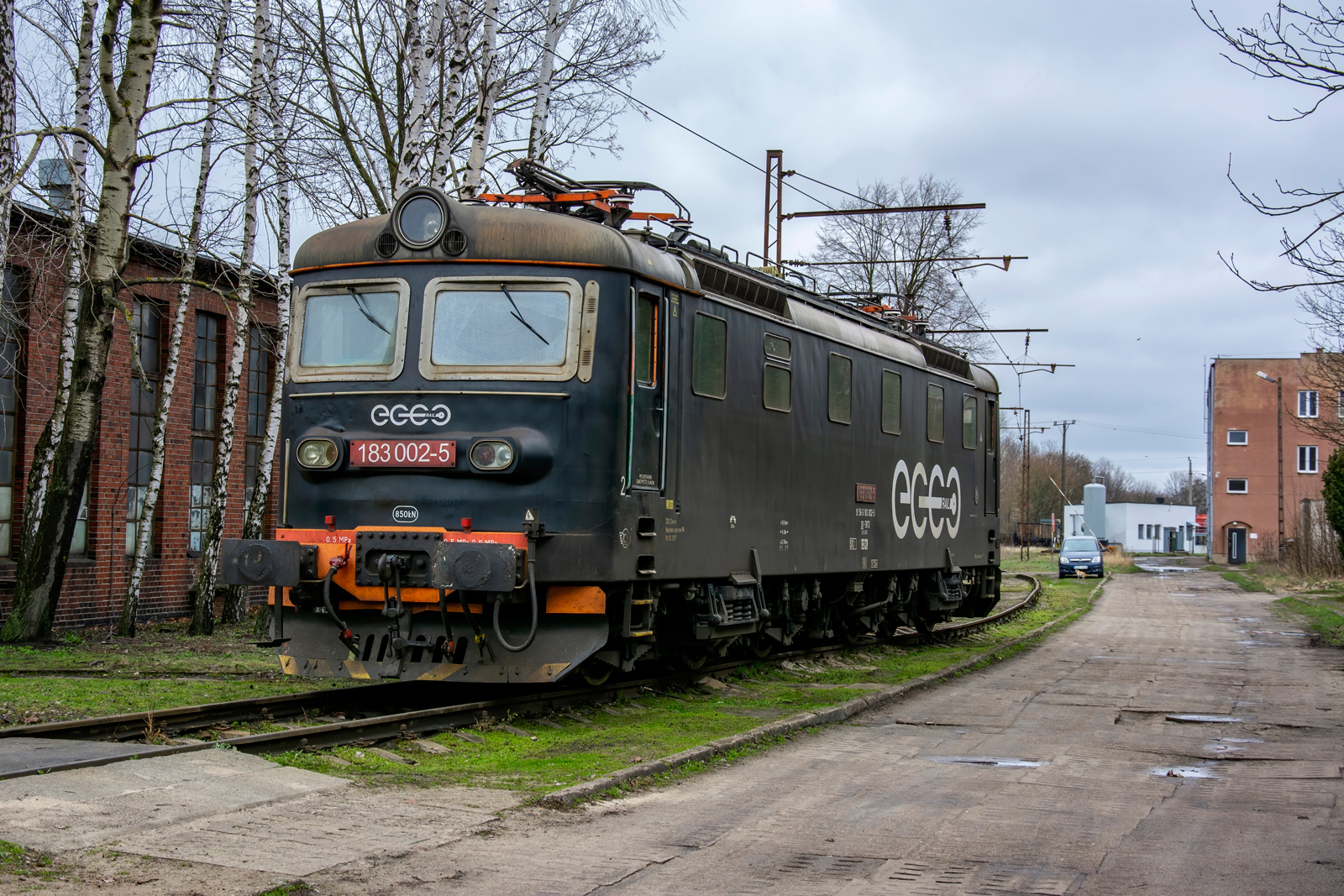 183 002-5