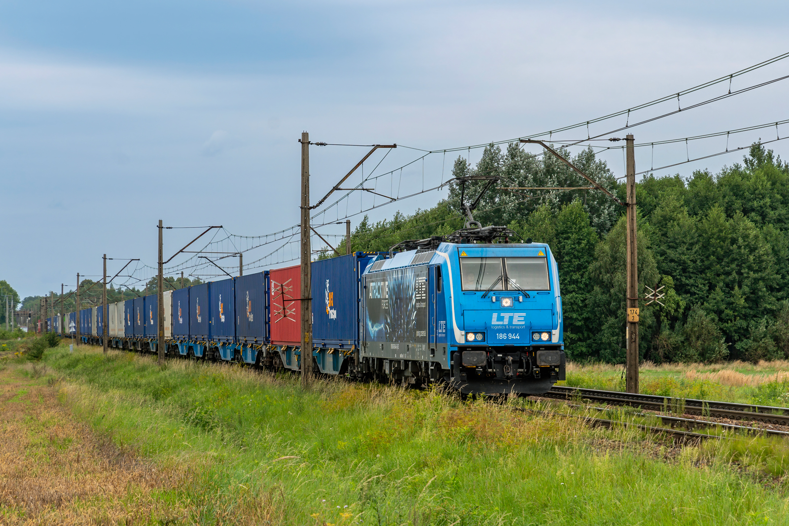 186 944