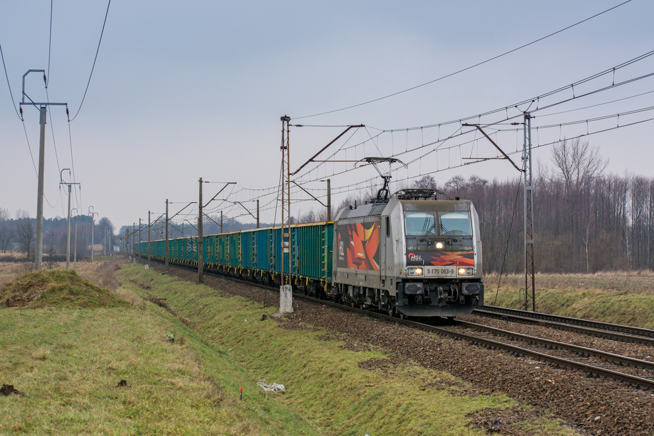 483 224