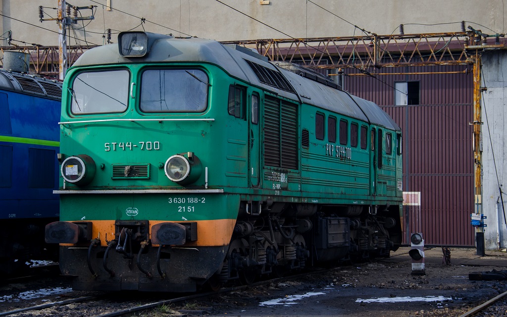 ST44-700