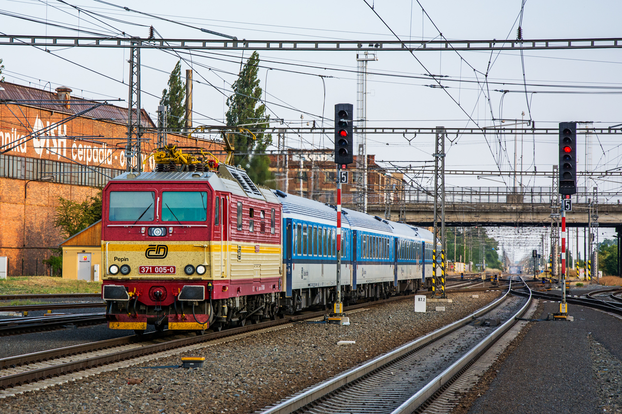 371 005-0