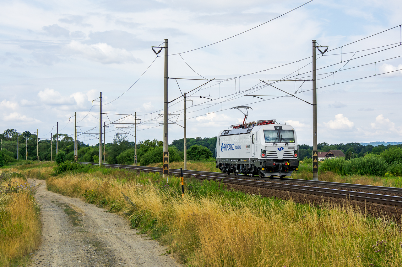 383 054