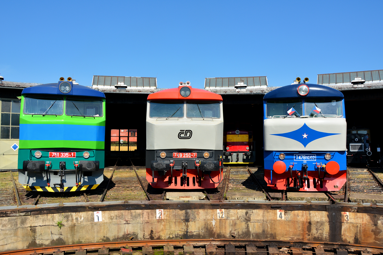 749 250-7