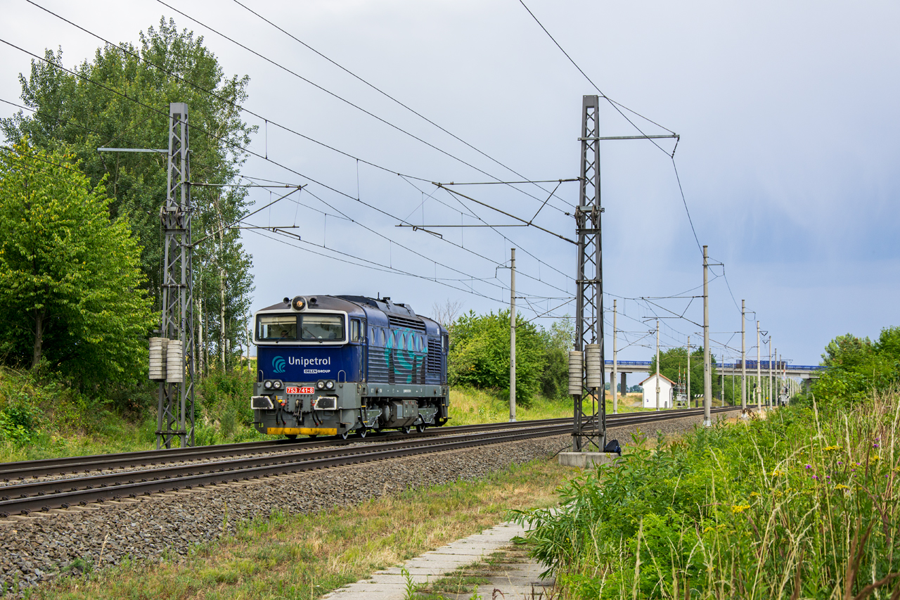 753 741-8