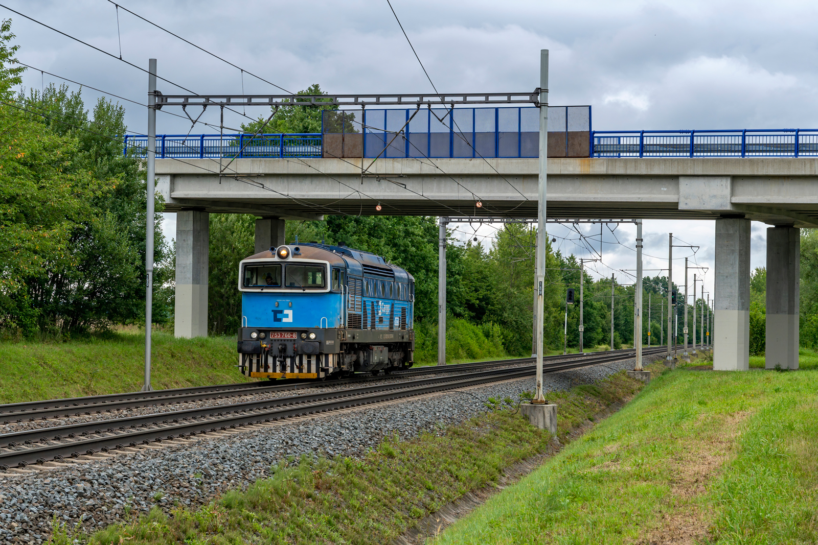 753 760