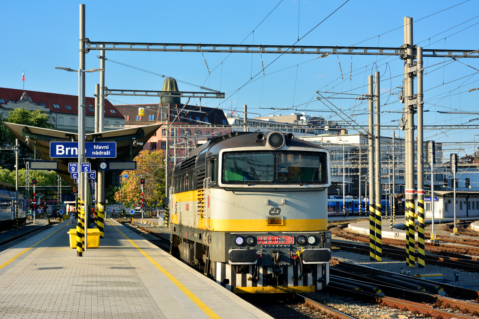 754 018-0