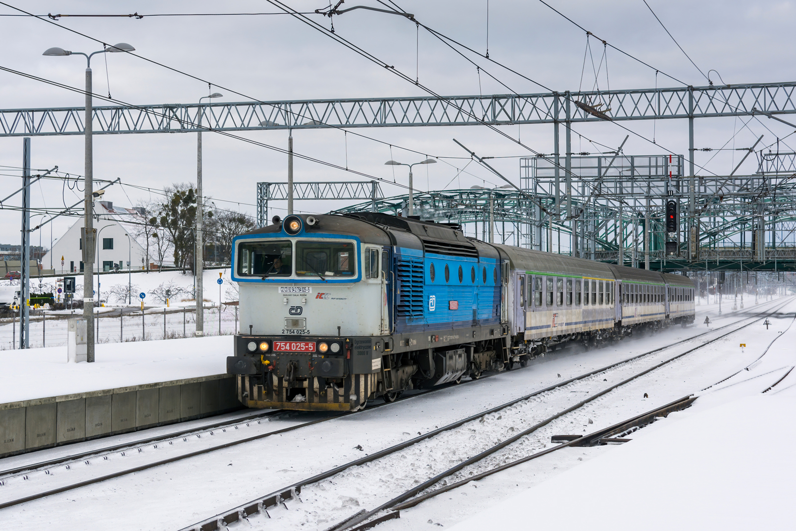 754 025-5