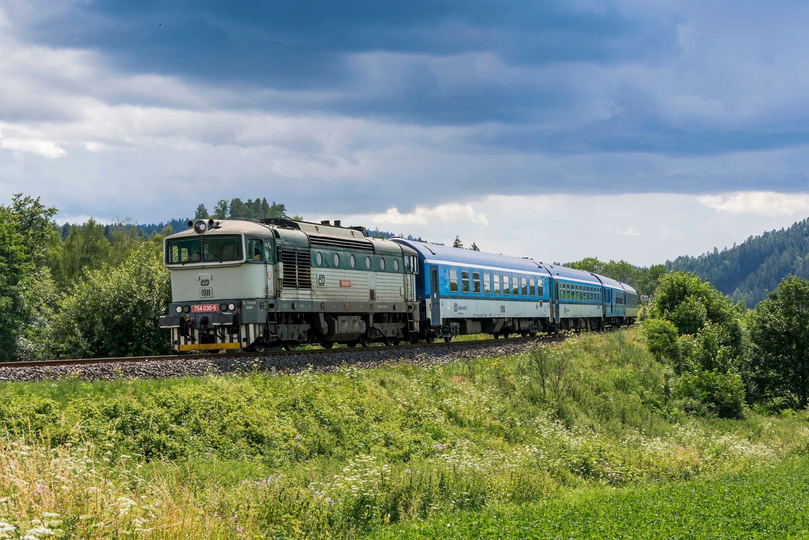 754 030-5