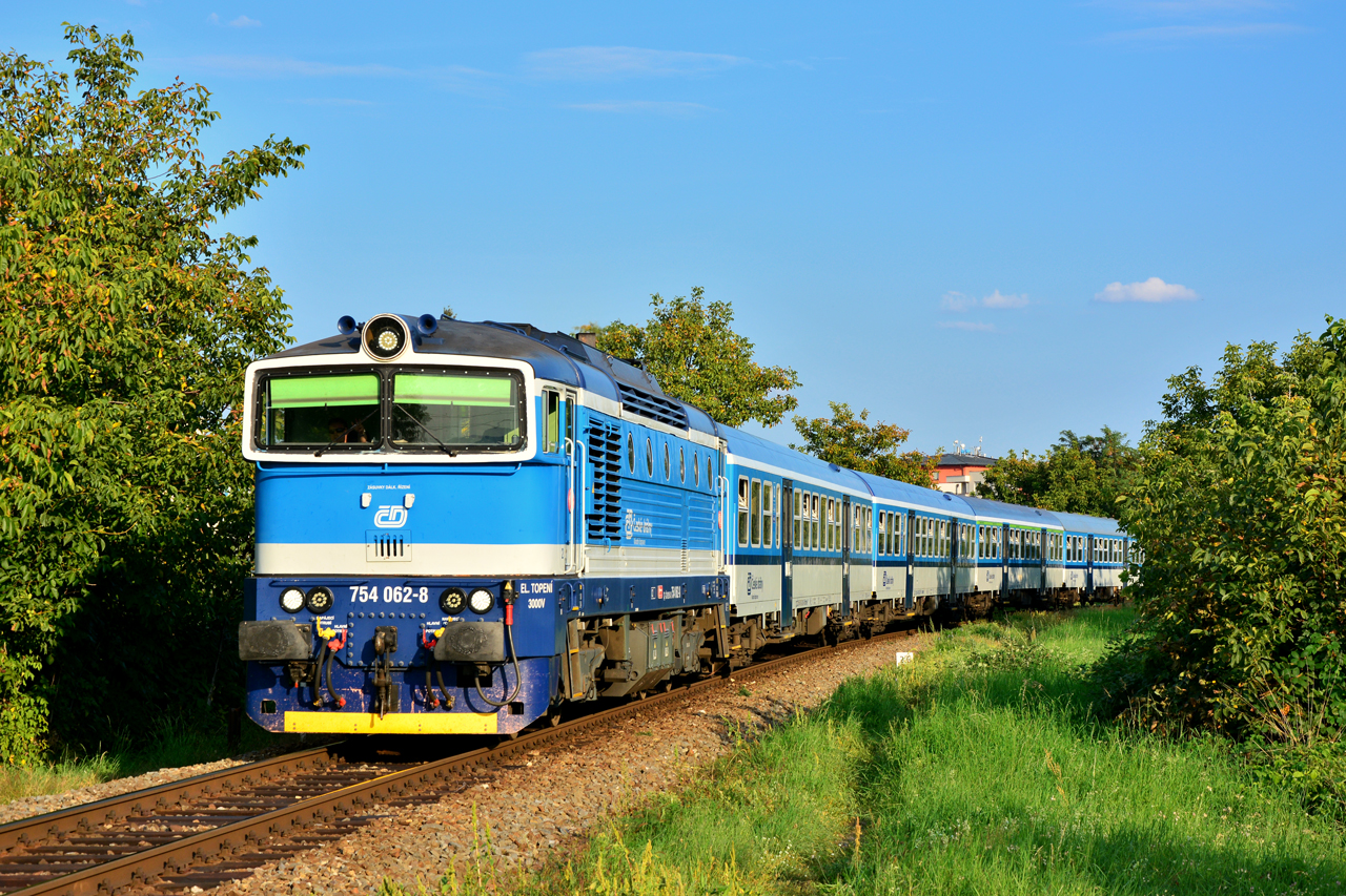 754 062-8