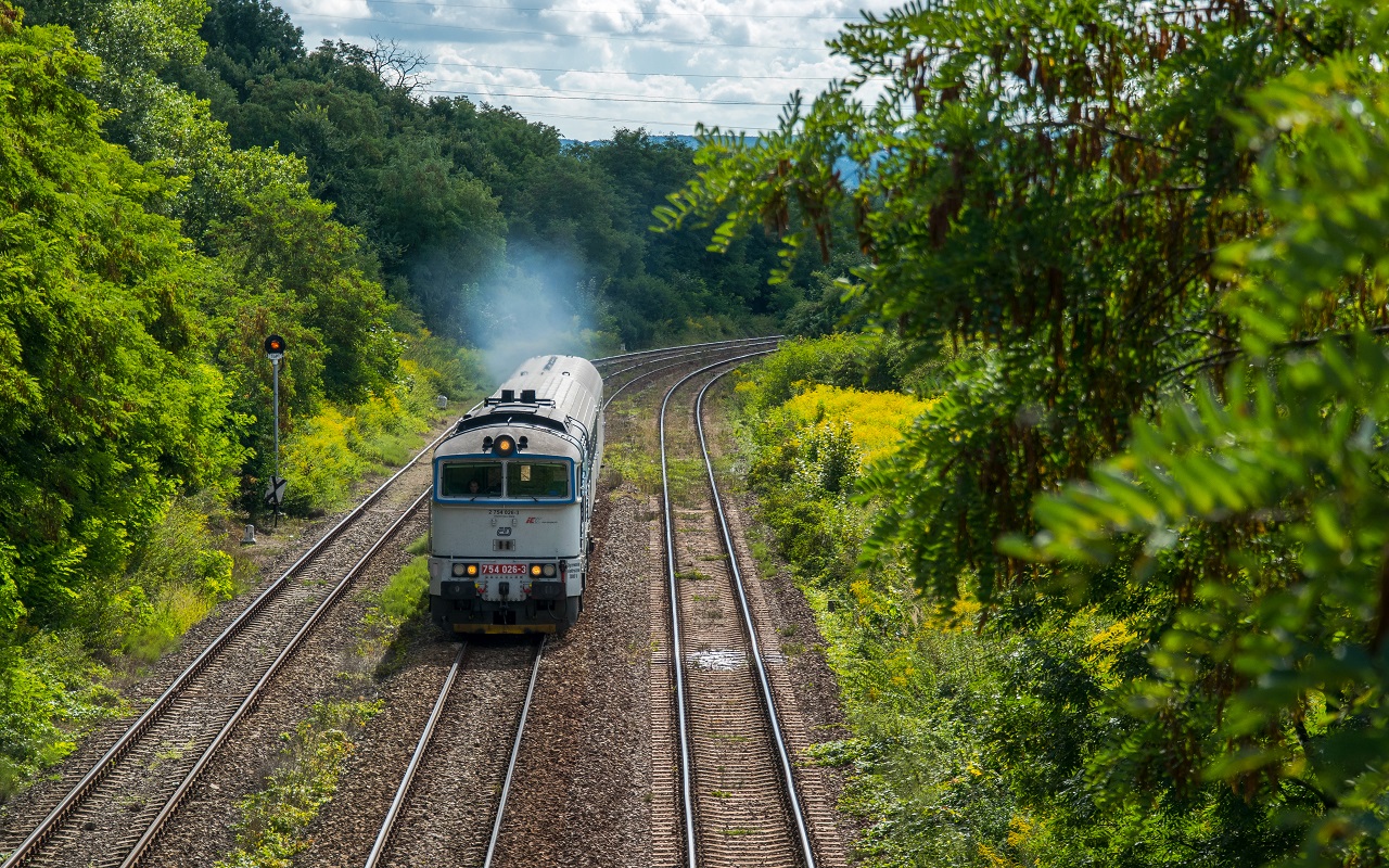 754 026-3