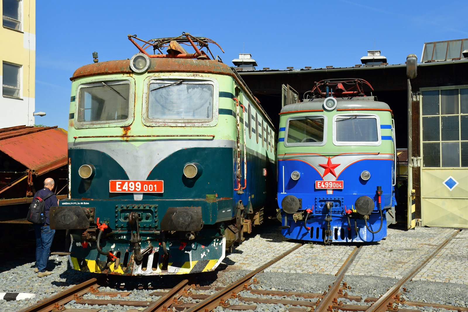 E499 001