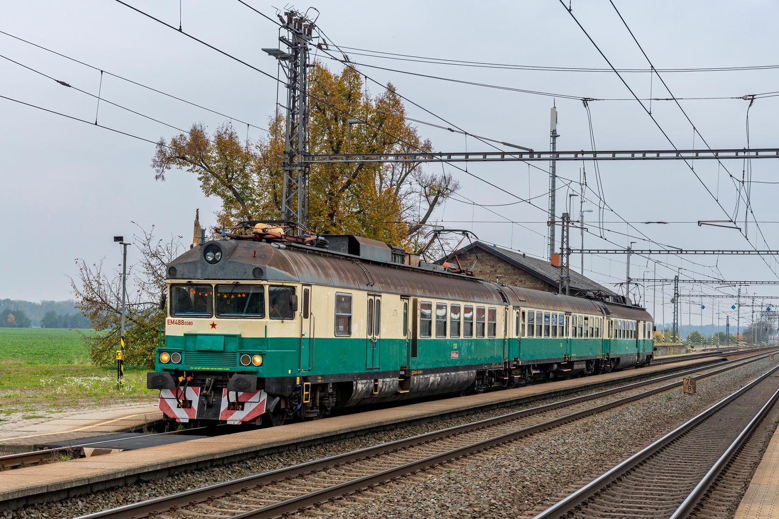 EM488 0079/0080