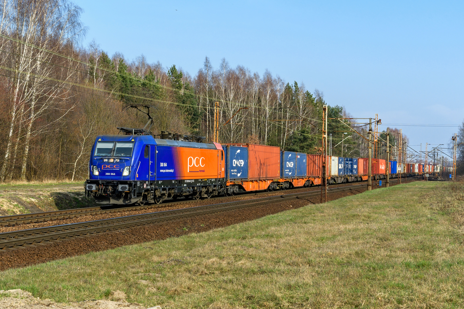 388 064