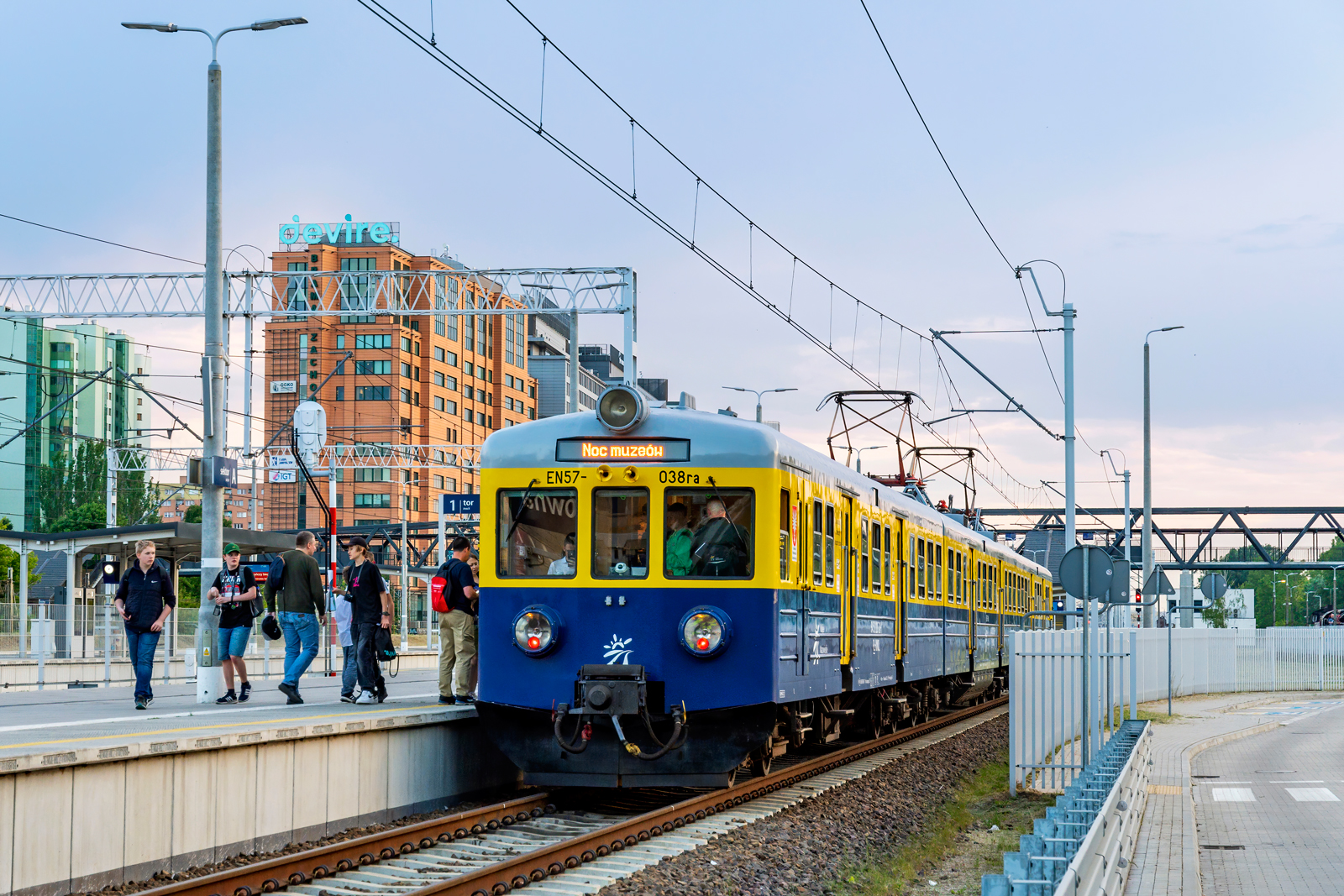 EN57-038