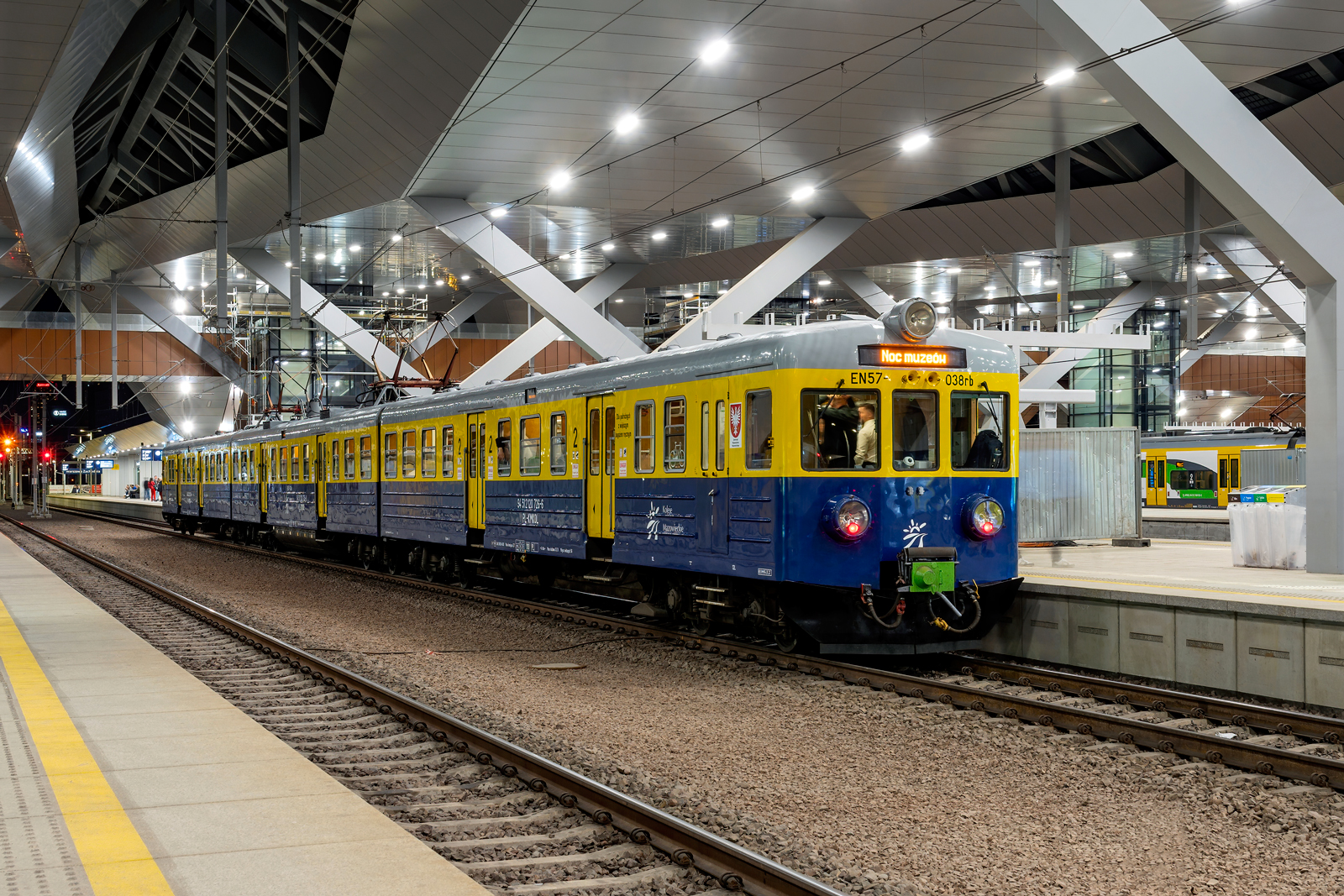 EN57-038