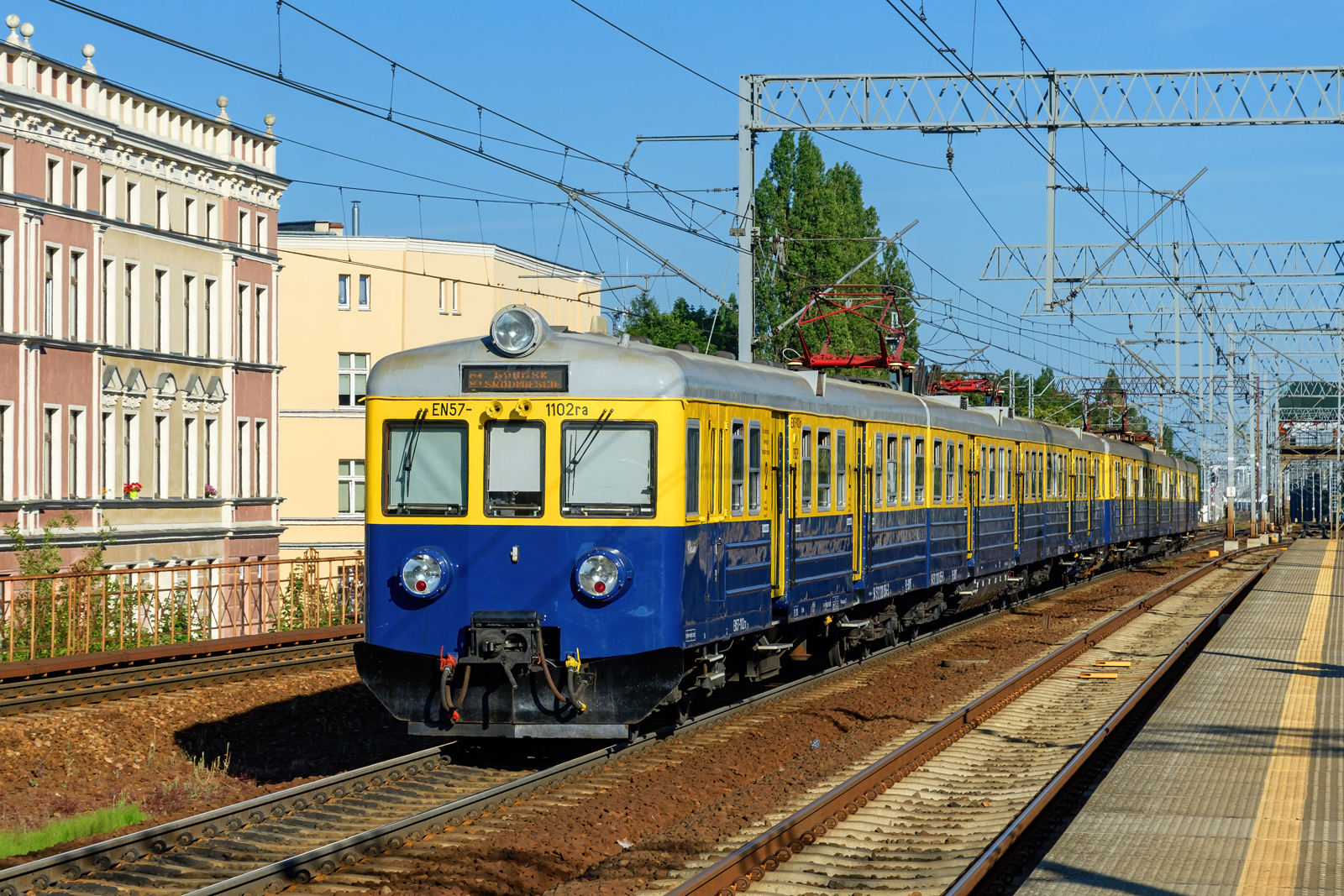 EN57-1102